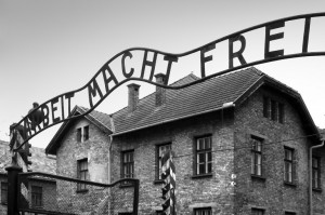 El-trabajo-os-hará-libres-Auschwitz